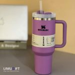 ماگ نِی‌دار استنلی Stanley Quencher صورتیِ یاسی 40oz- کد 0270