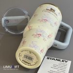 تراول ماگ استنلی مدل تامبلر طرح گل و پاپیون آبی -Stanley کد 0285 - Image 5